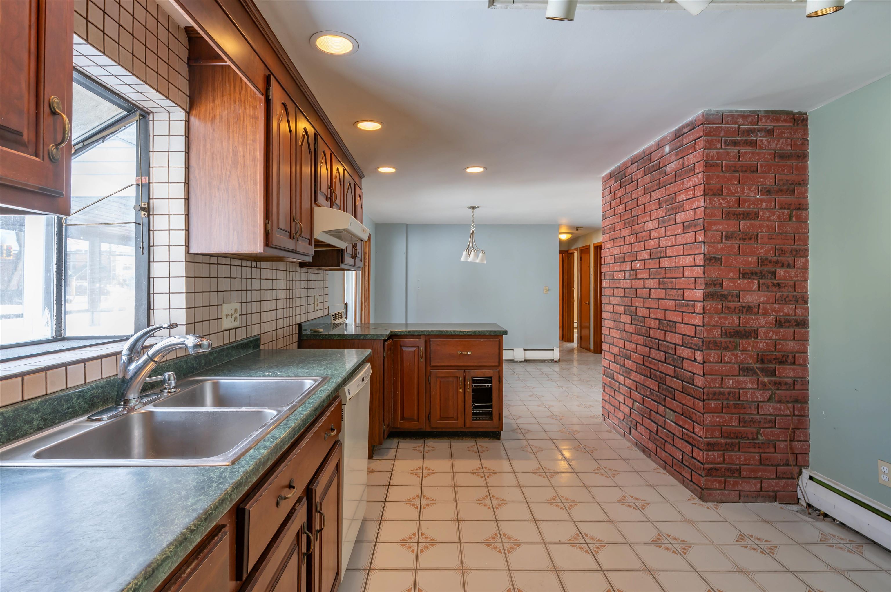 190 Knollwood Avenue