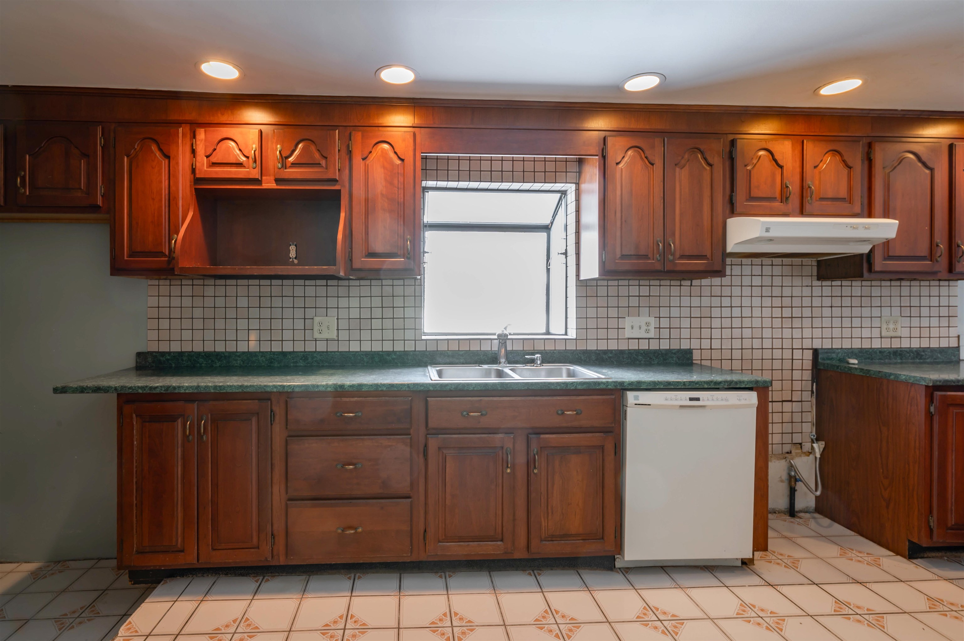 190 Knollwood Avenue