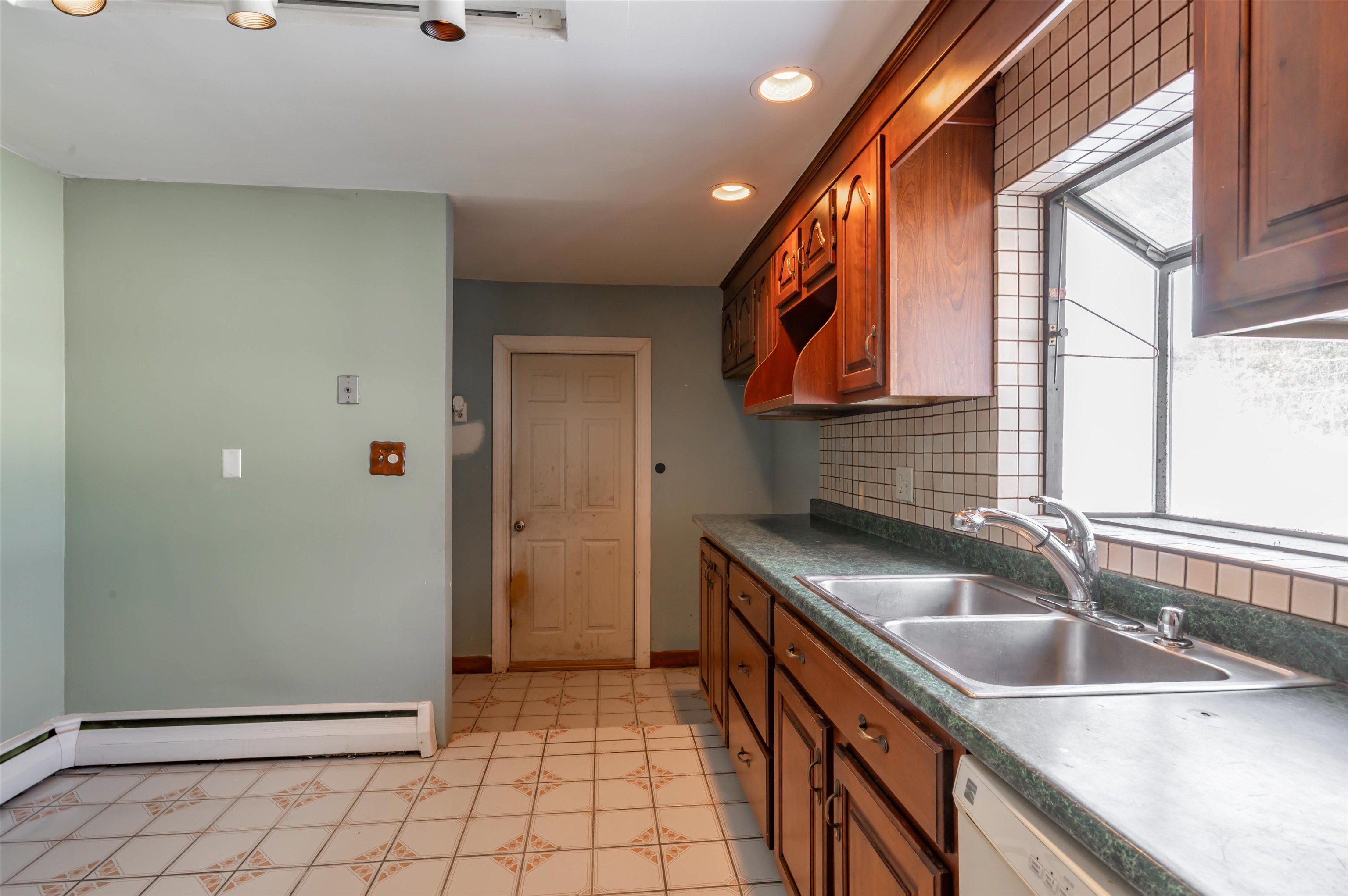 190 Knollwood Avenue