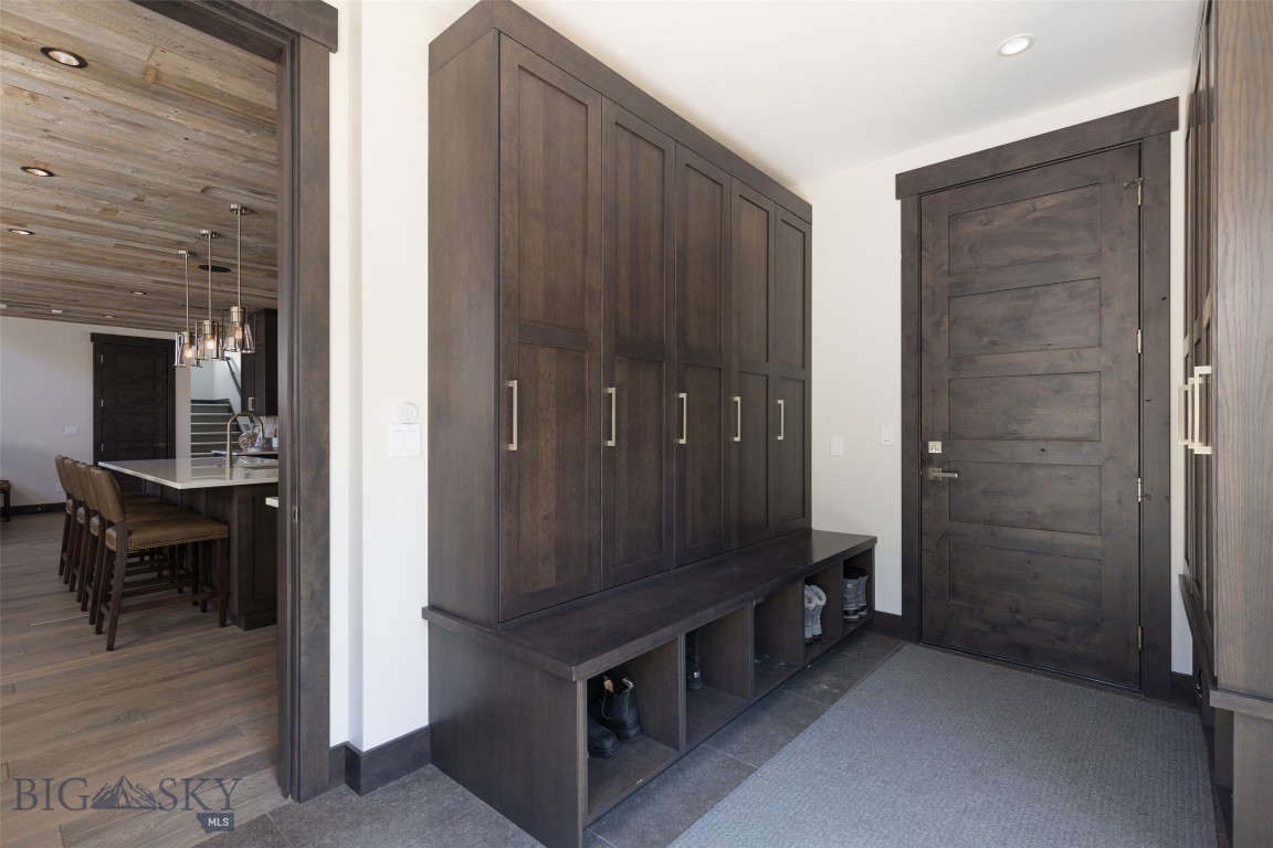 85 North Outlook Loop