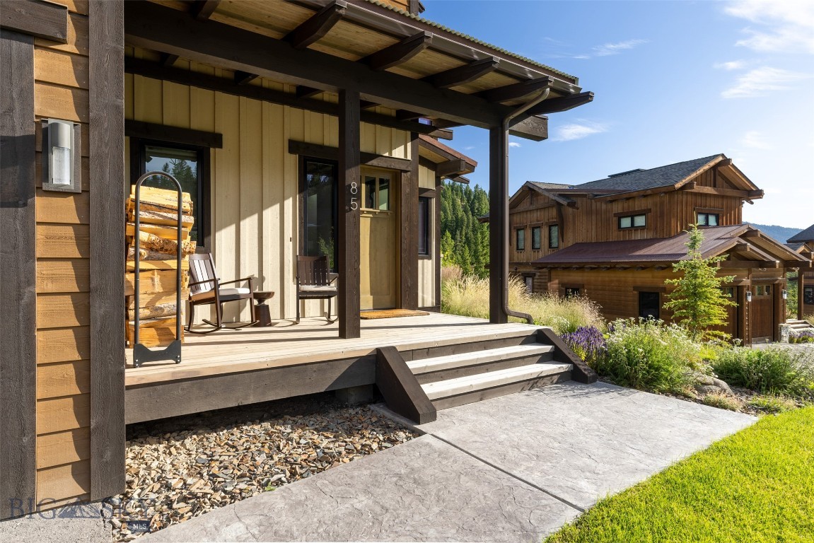 85 North Outlook Loop