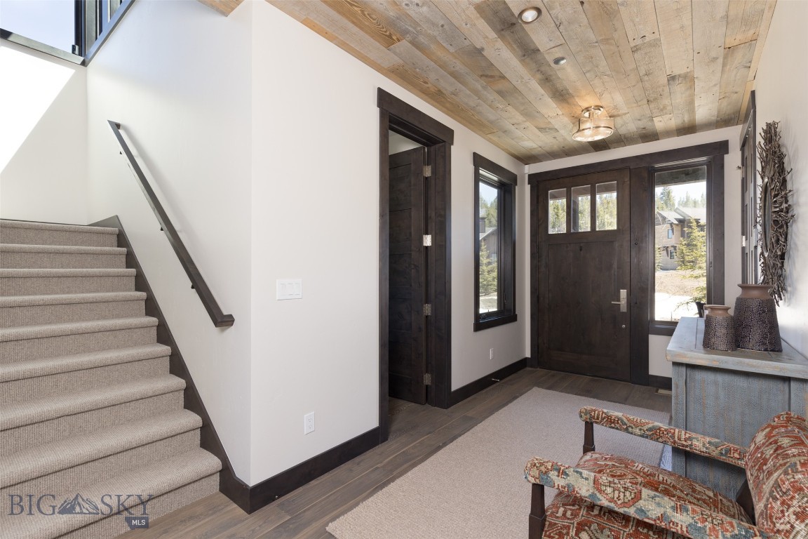 85 North Outlook Loop