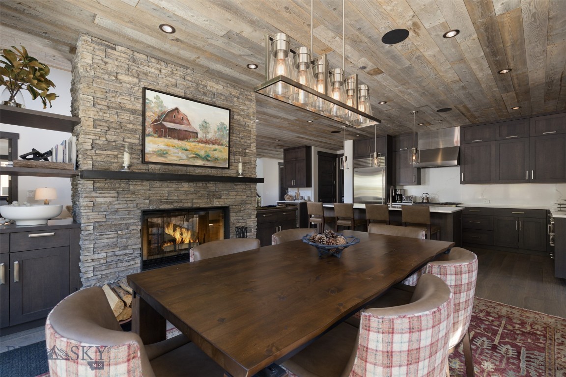 85 North Outlook Loop