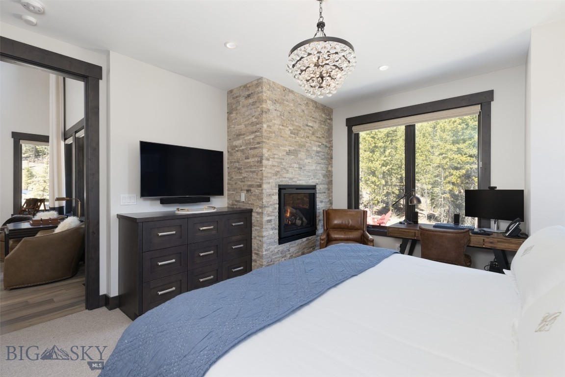 85 North Outlook Loop