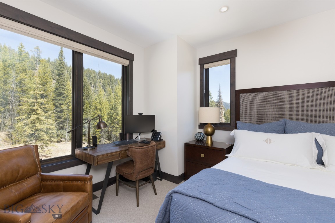 85 North Outlook Loop