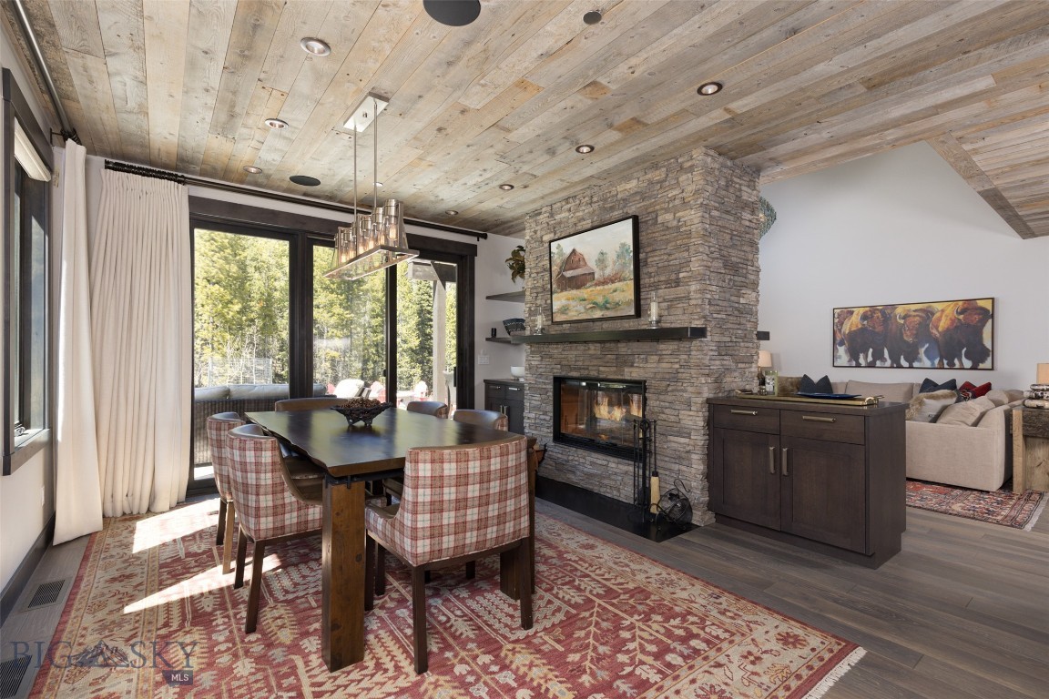 85 North Outlook Loop