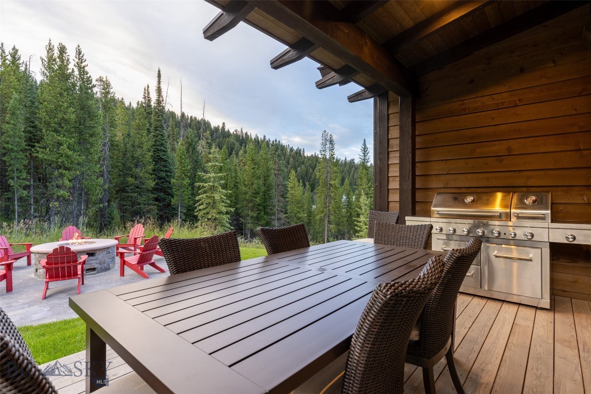 85 North Outlook Loop