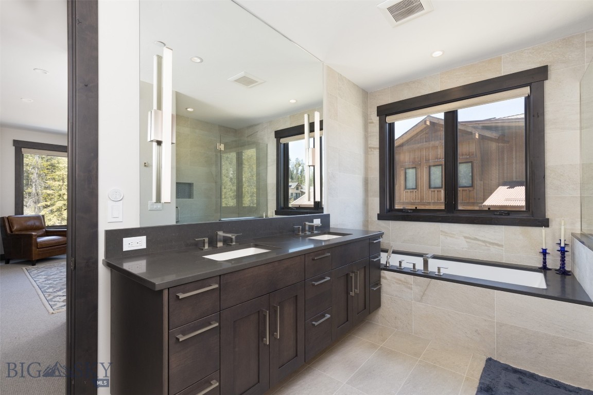 85 North Outlook Loop