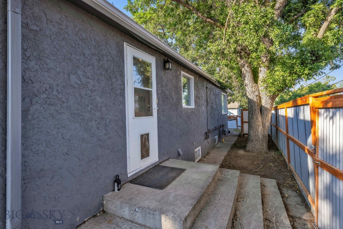 513 N G Street