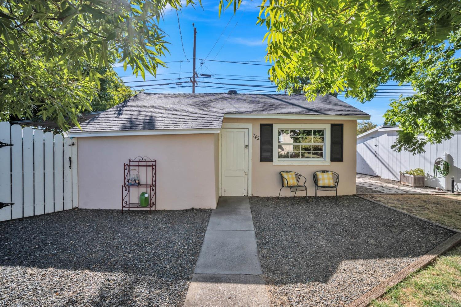 742 I Street