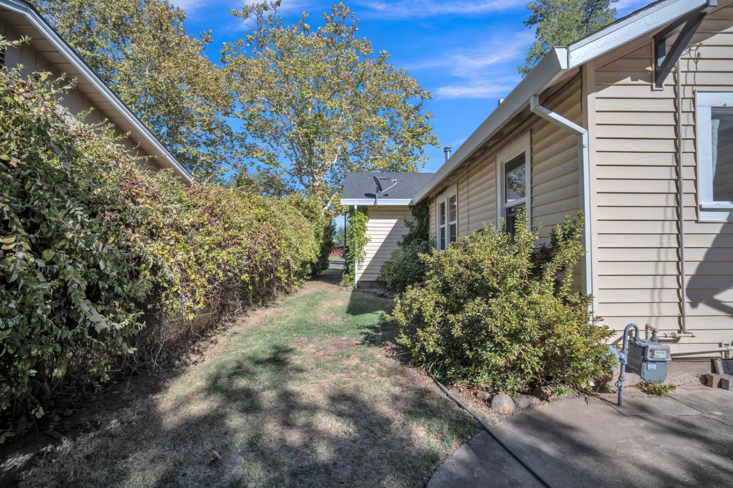 742 I Street