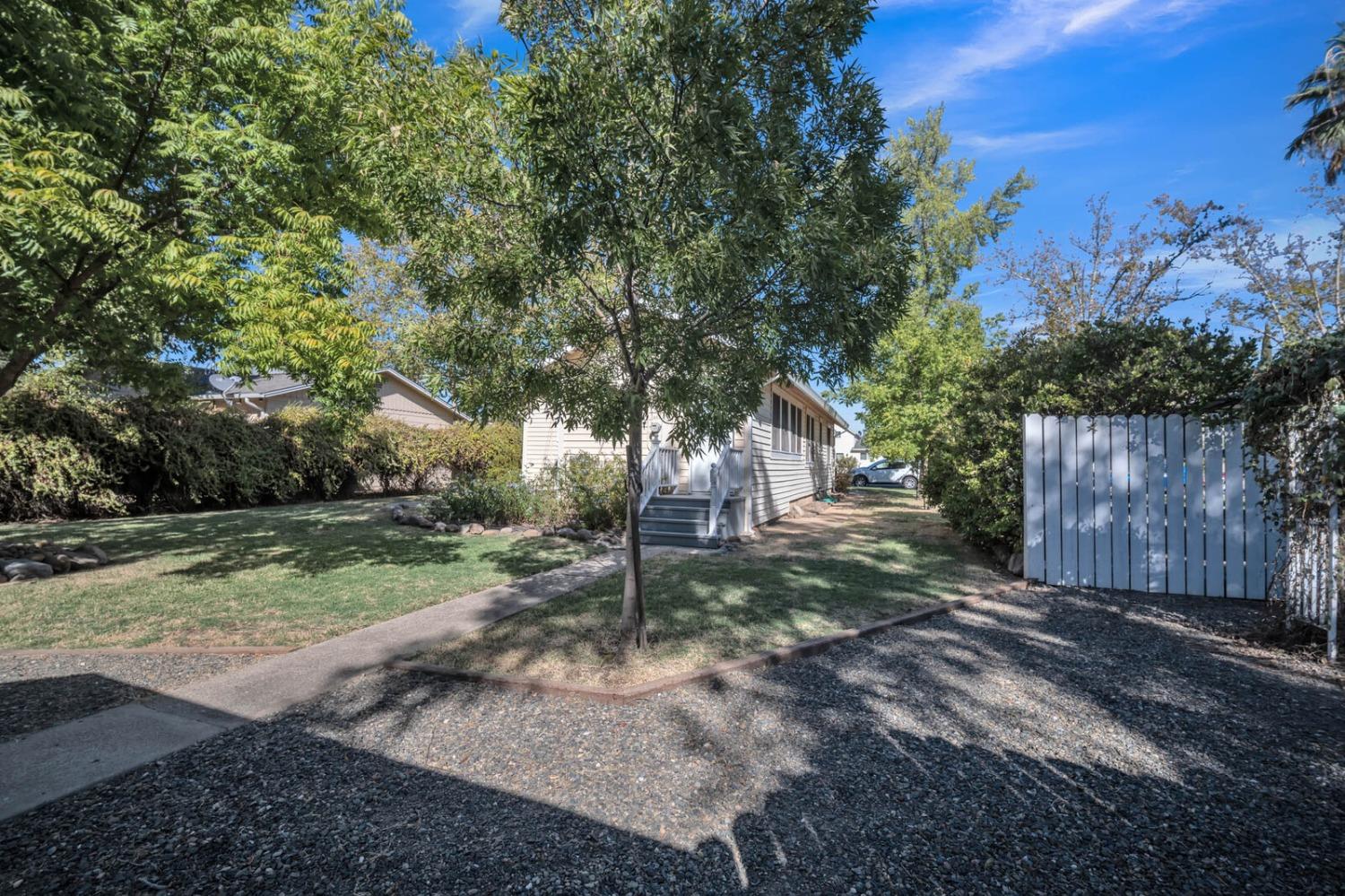 742 I Street