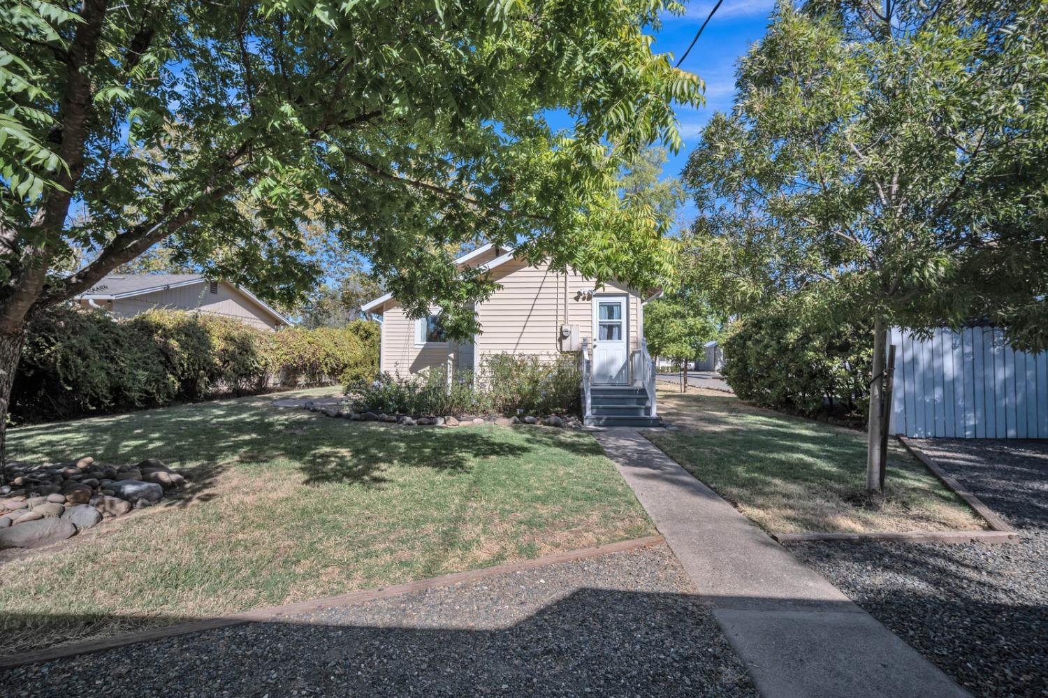 742 I Street