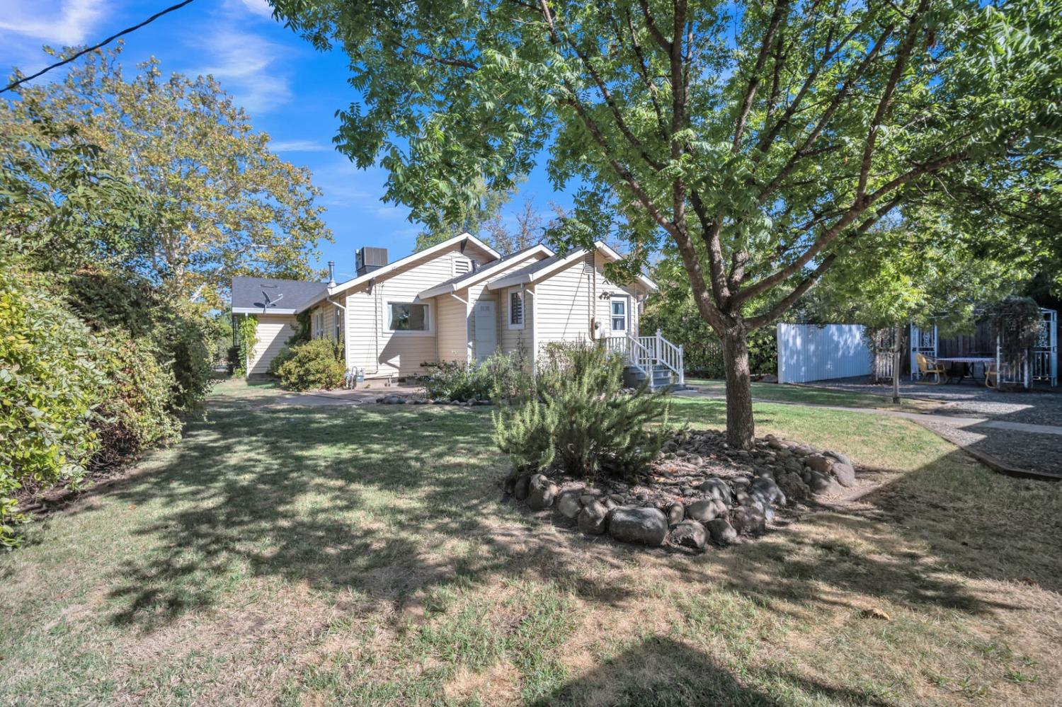 742 I Street