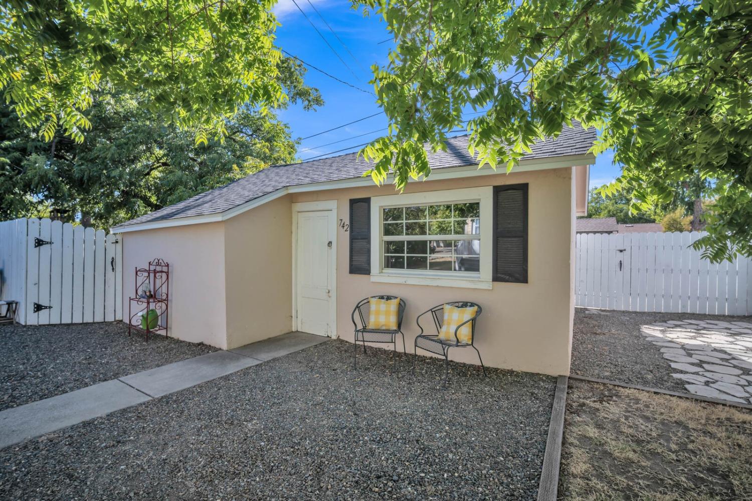 742 I Street