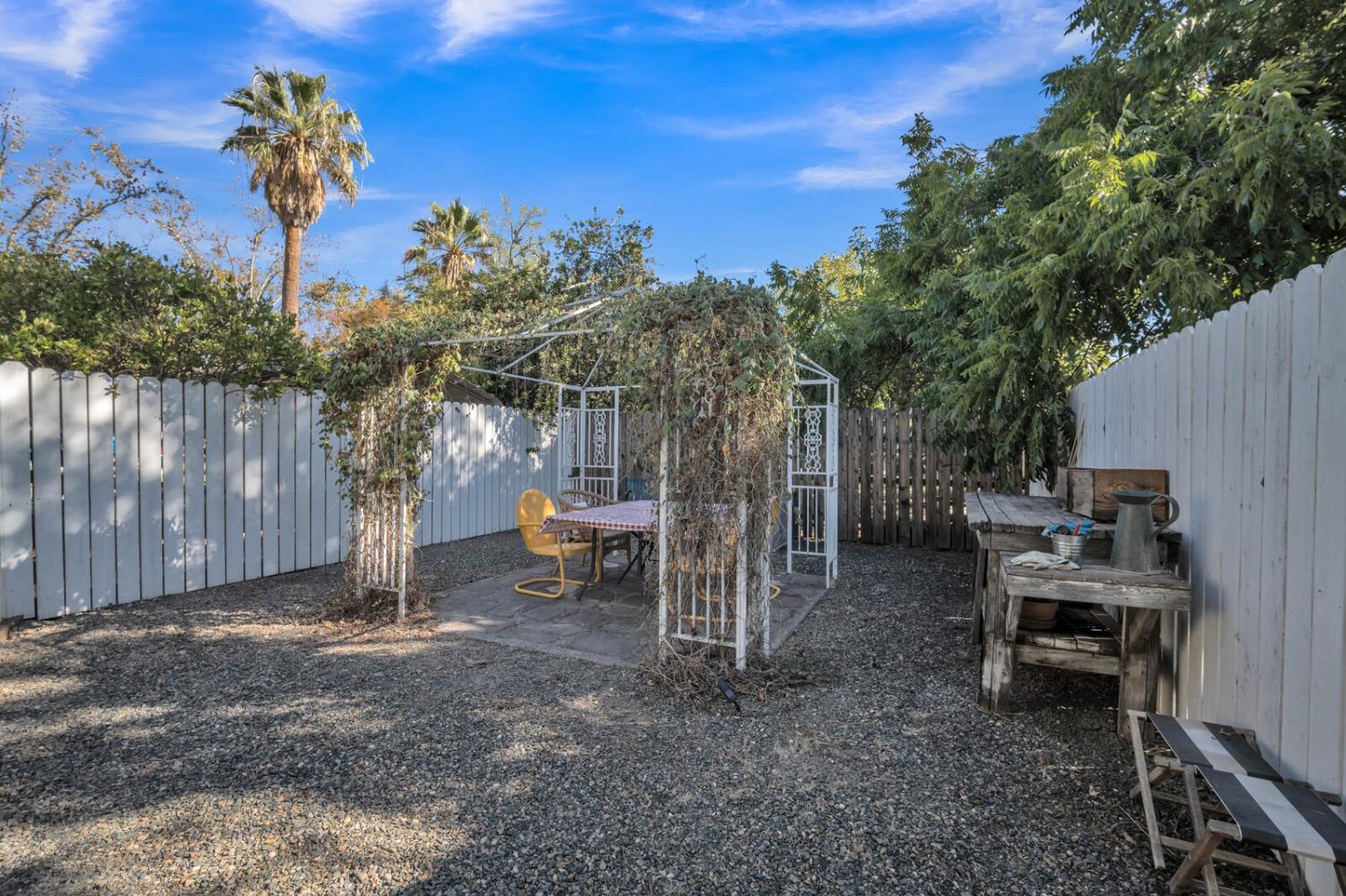 742 I Street