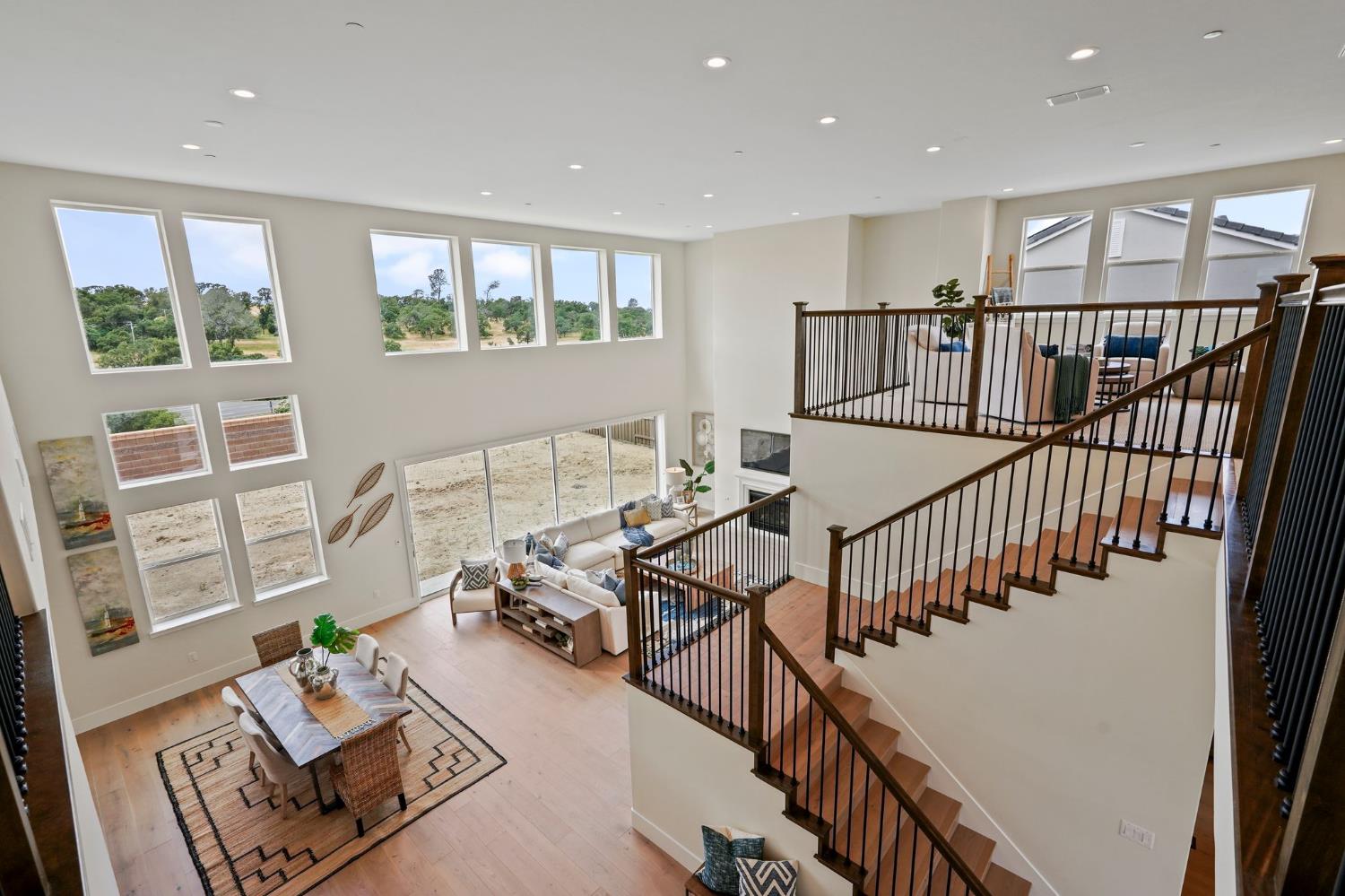1190 Hillside Court