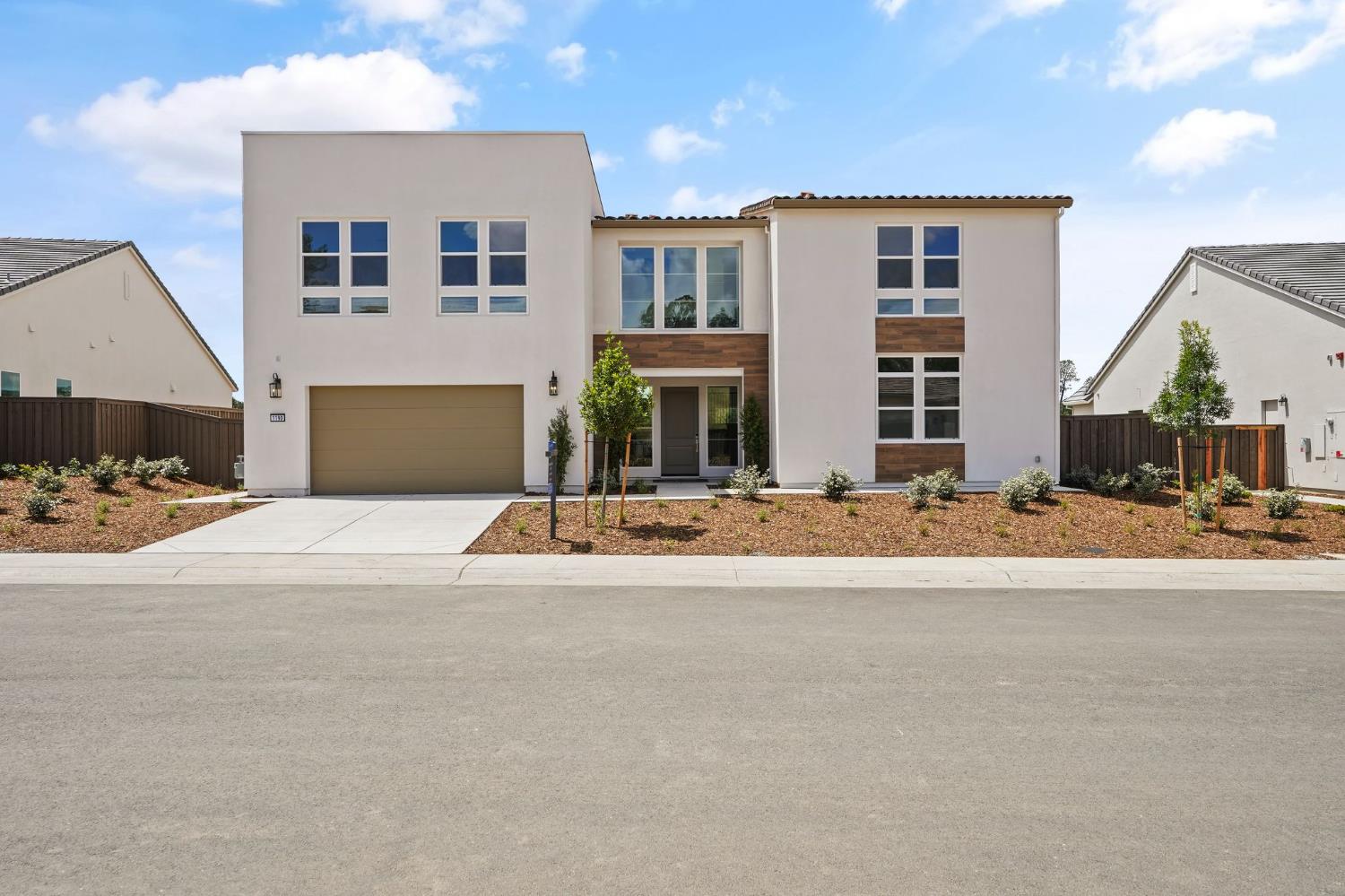 1190 Hillside Court