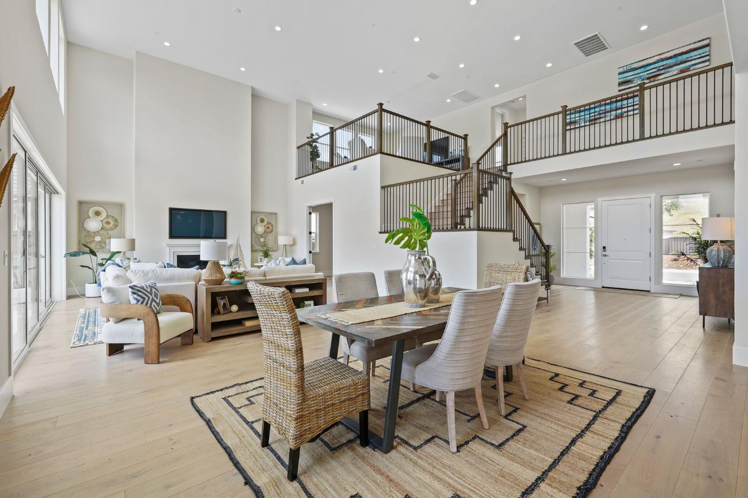 1190 Hillside Court