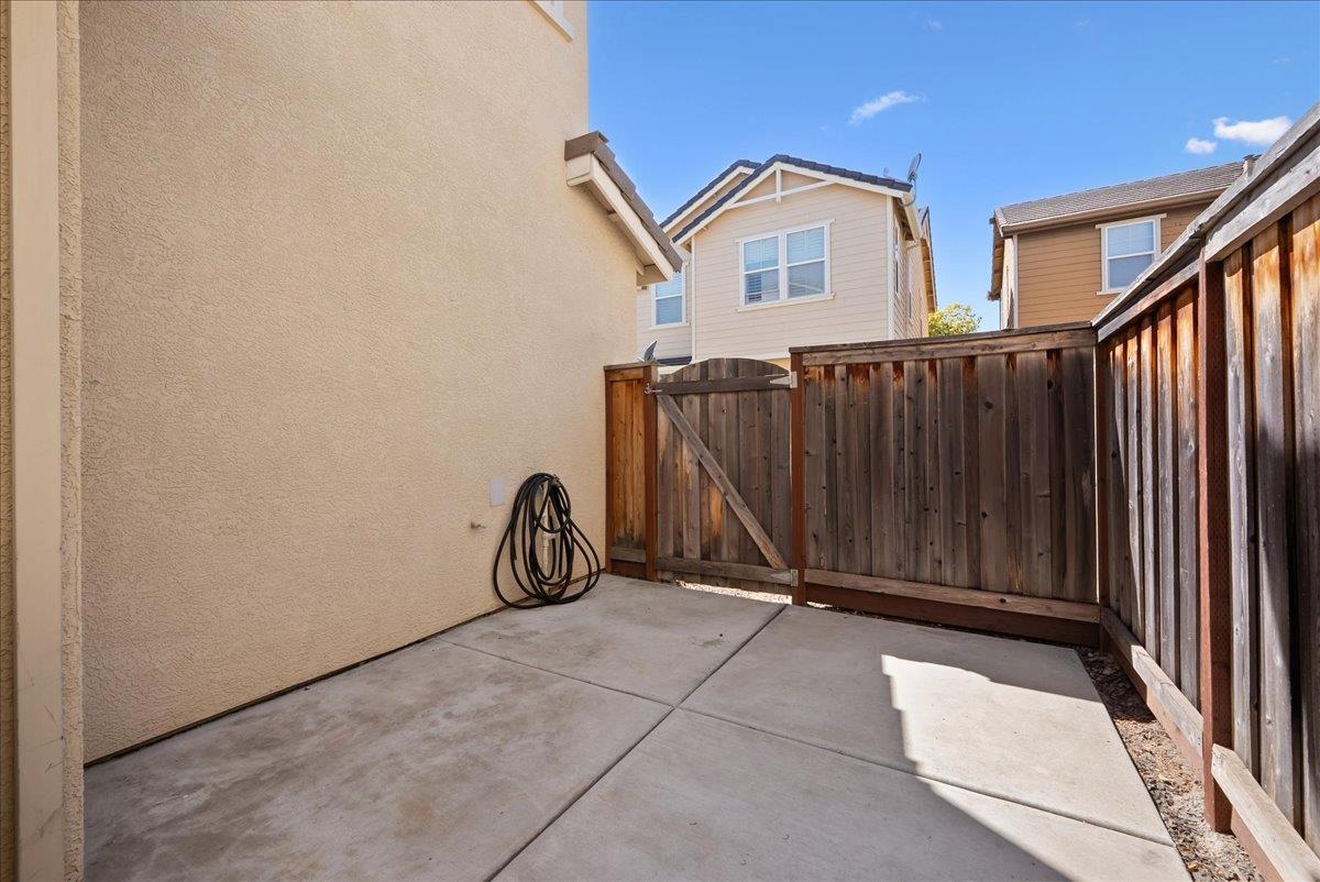 76 Crystalwood Circle