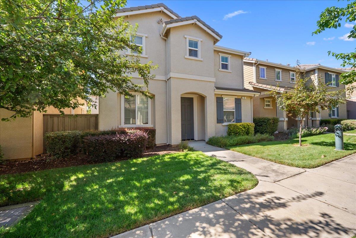 76 Crystalwood Circle