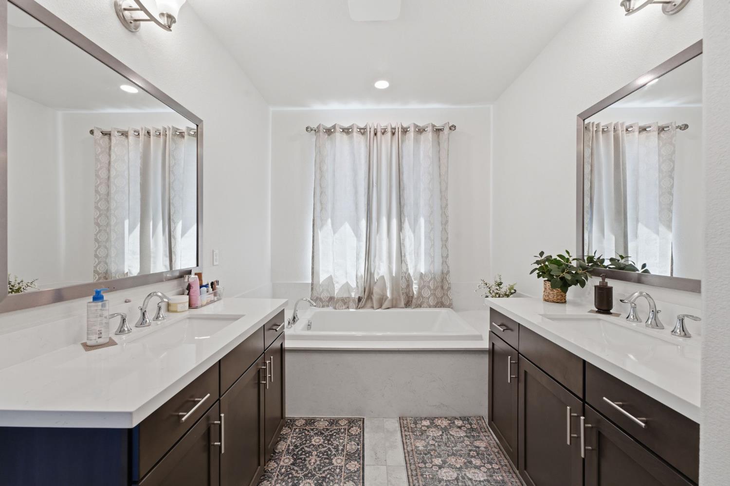 6049 Oberlander Drive