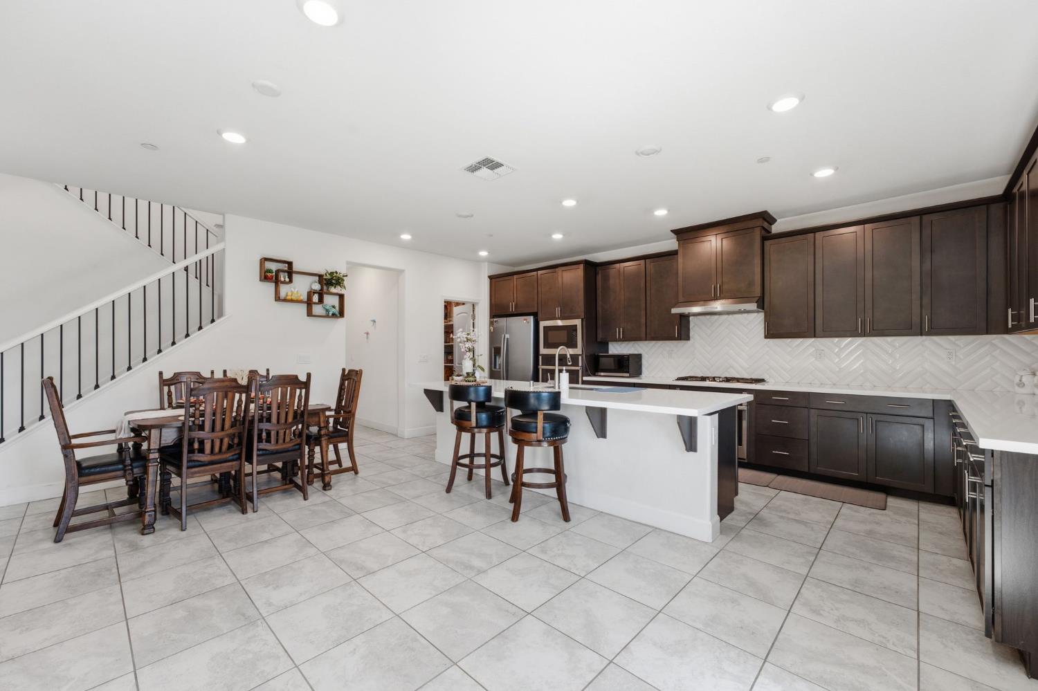 6049 Oberlander Drive