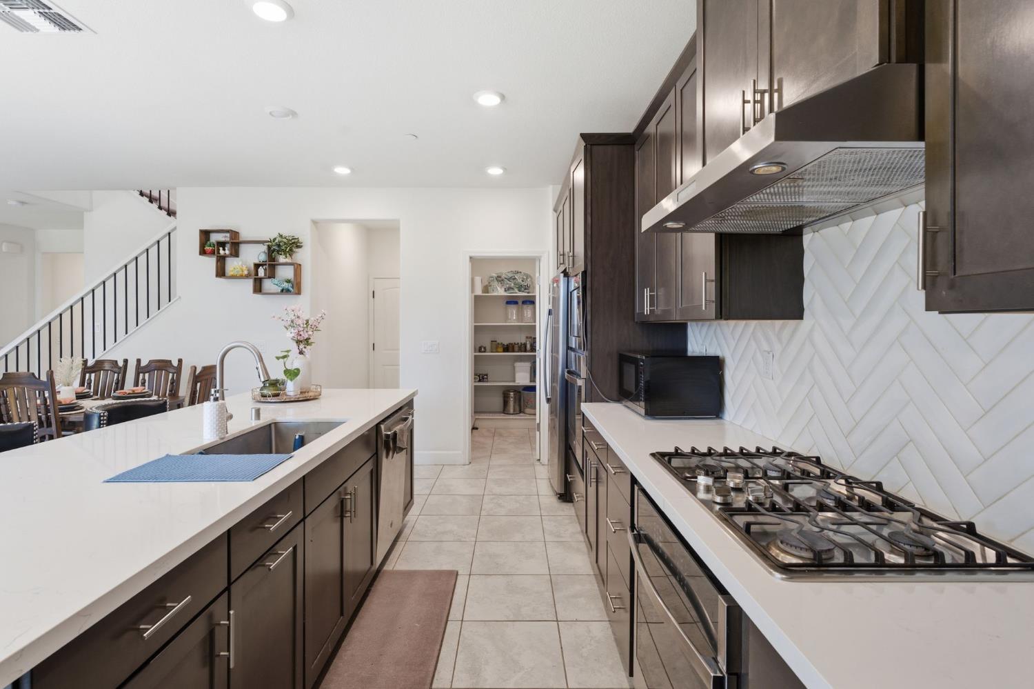 6049 Oberlander Drive