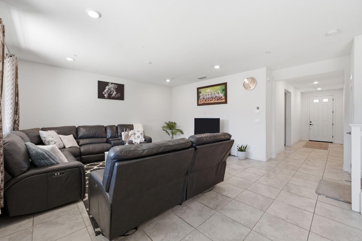 6049 Oberlander Drive