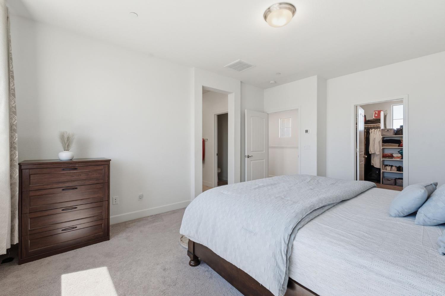 6049 Oberlander Drive