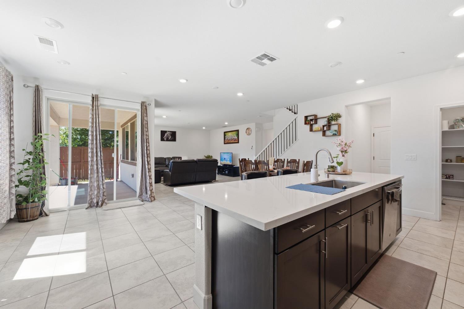 6049 Oberlander Drive