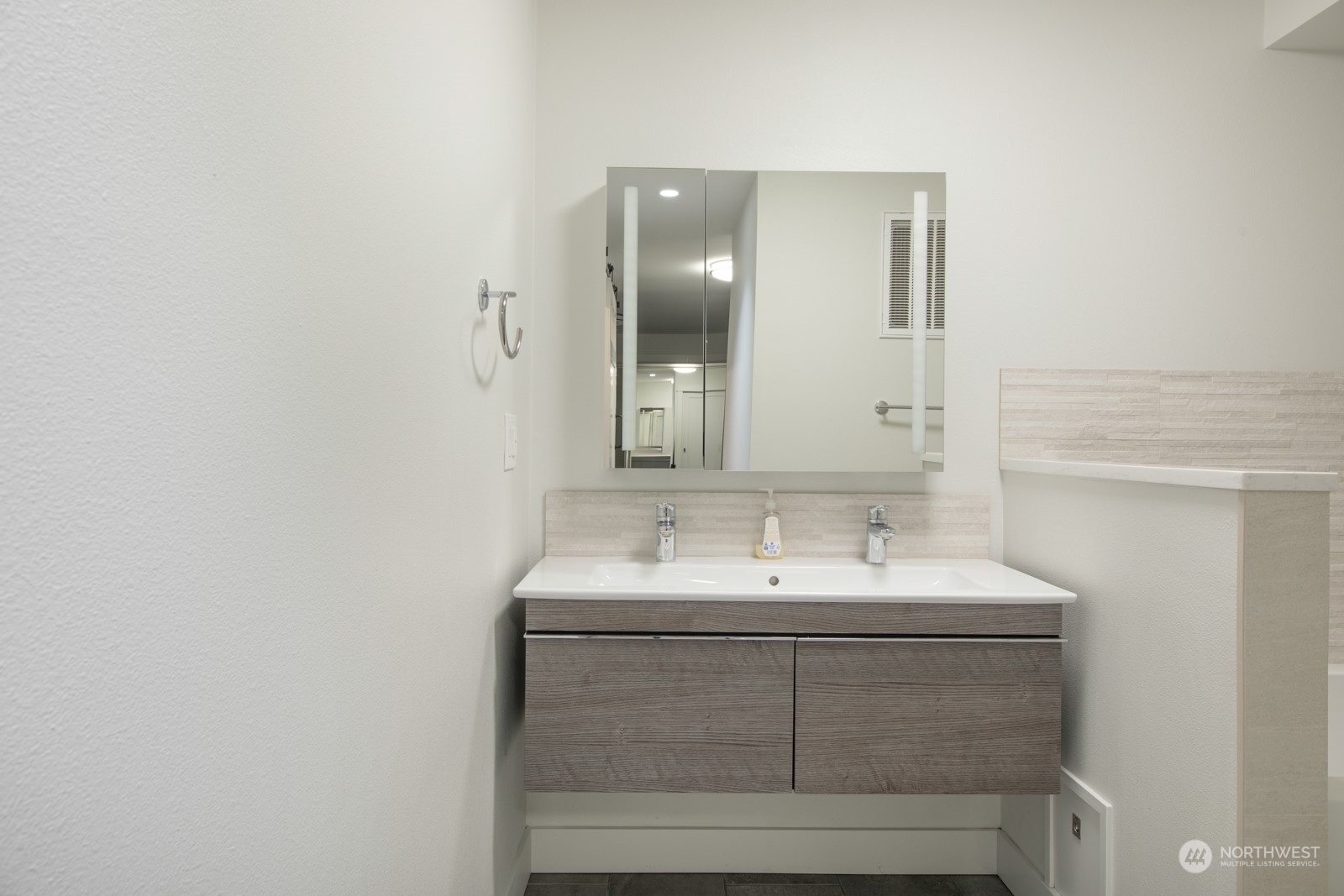 10917 Glen Acres Drive Unit: B