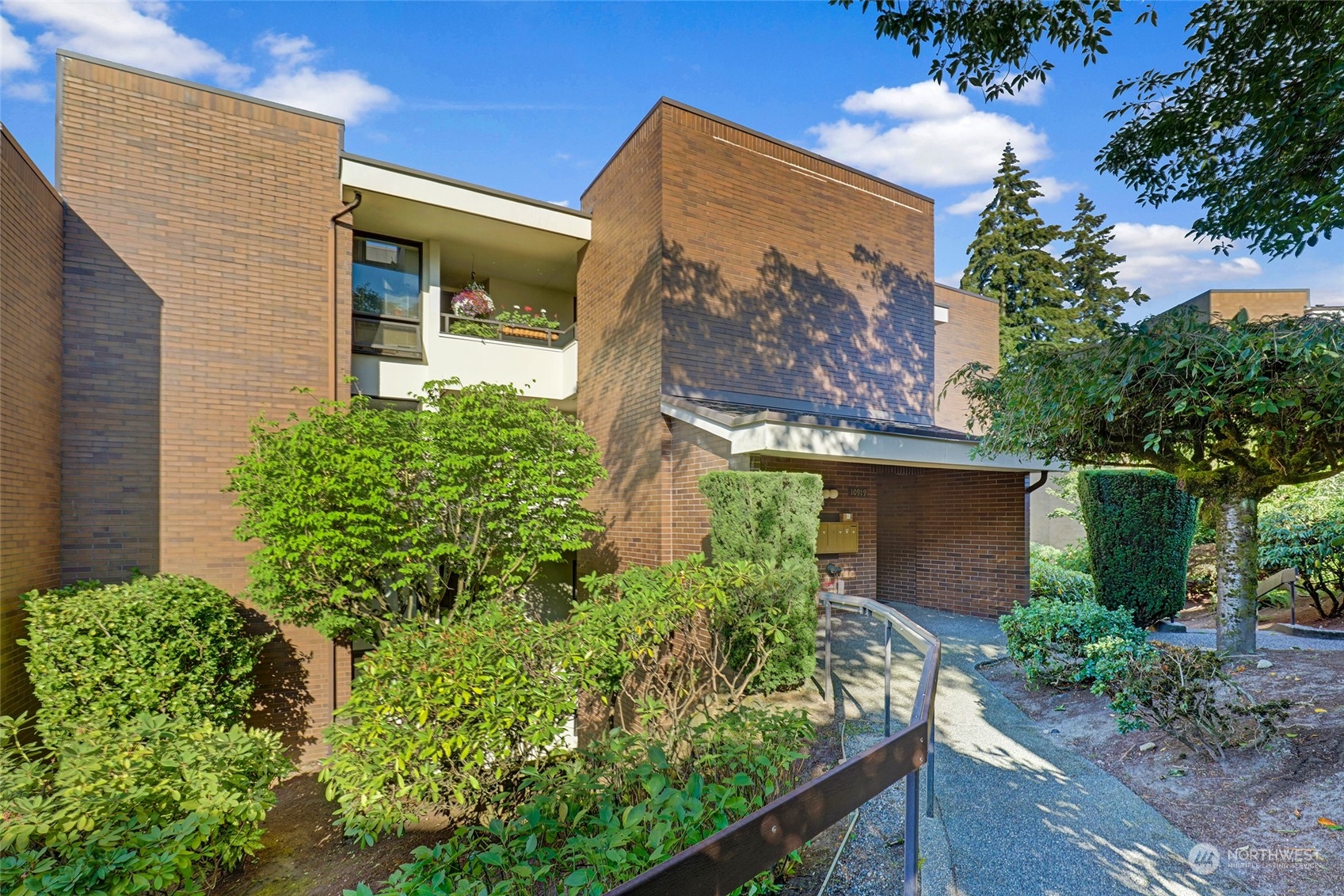 10917 Glen Acres Drive Unit: B
