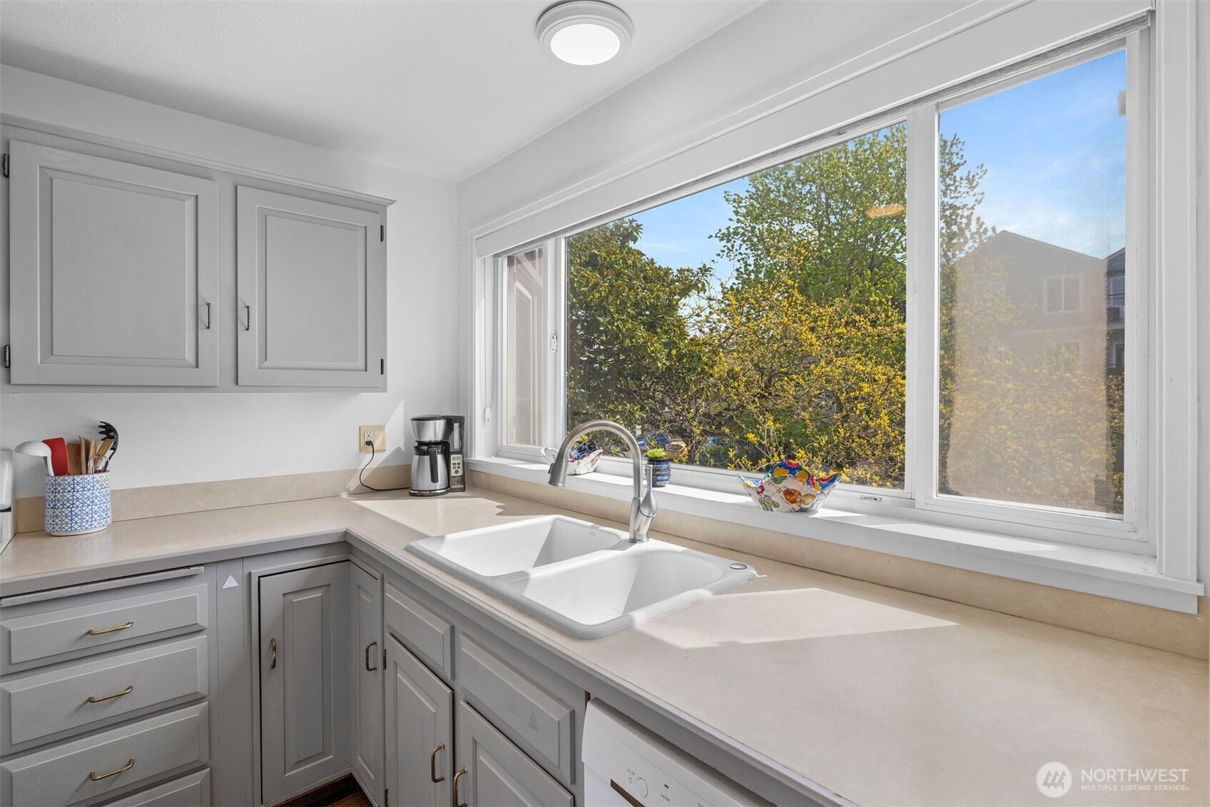 303 13th Avenue E Unit: 301