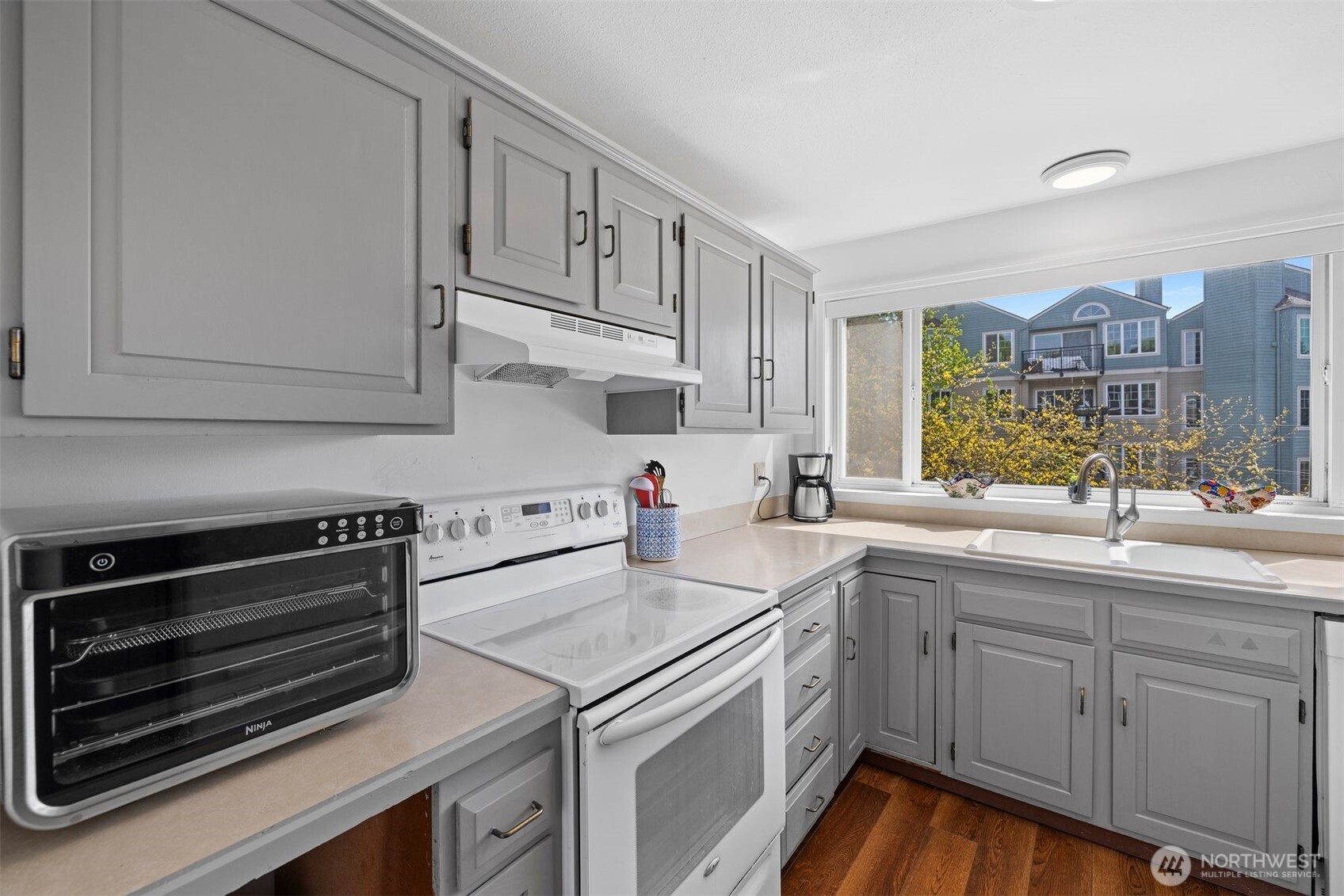 303 13th Avenue E Unit: 301