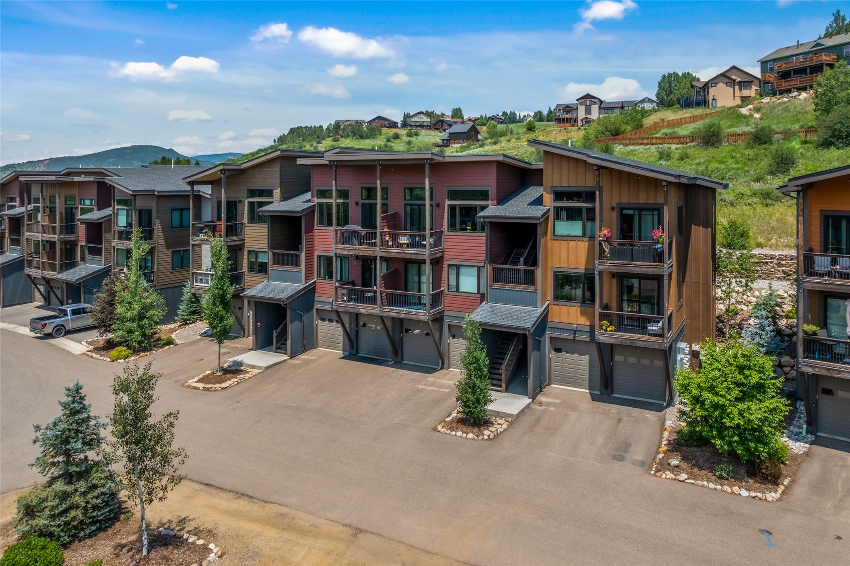 330 Fox Springs CIRCLE 204