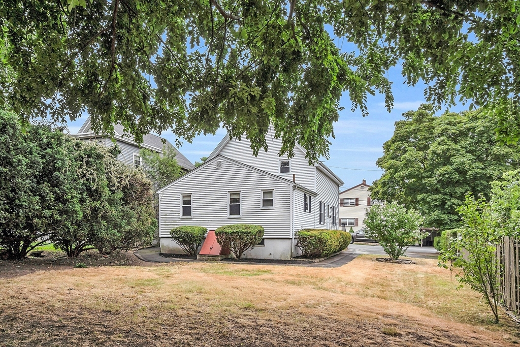23 A & B Bowditch St