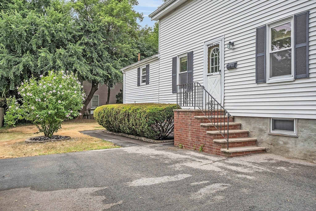 23 A & B Bowditch St