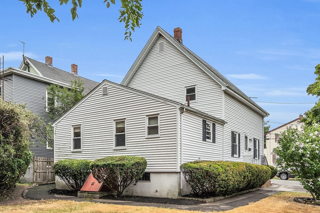 23 A & B Bowditch St
