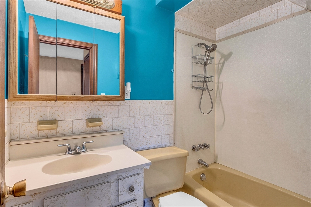 23 A & B Bowditch St
