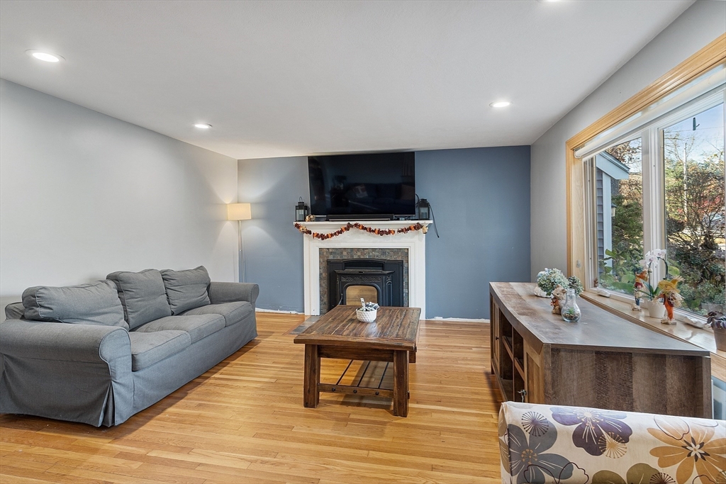 12 Arrowhead Rd