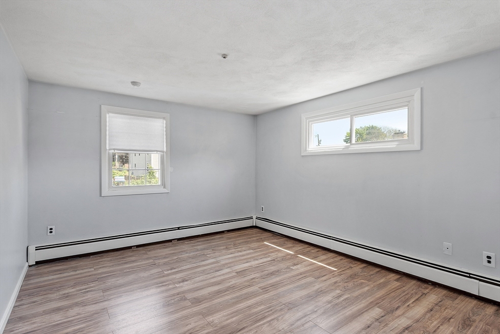 18 Overlea Ave