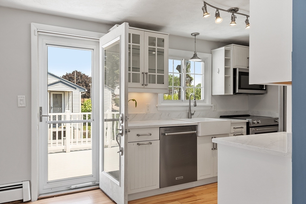 18 Overlea Ave