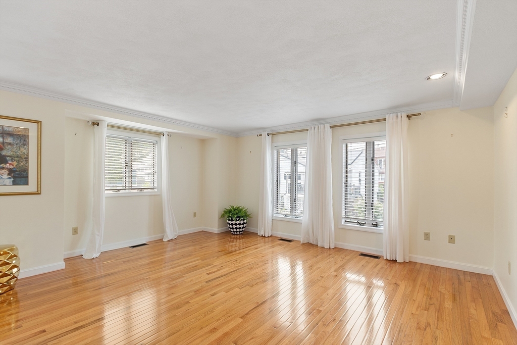 10 Lawndale Ave