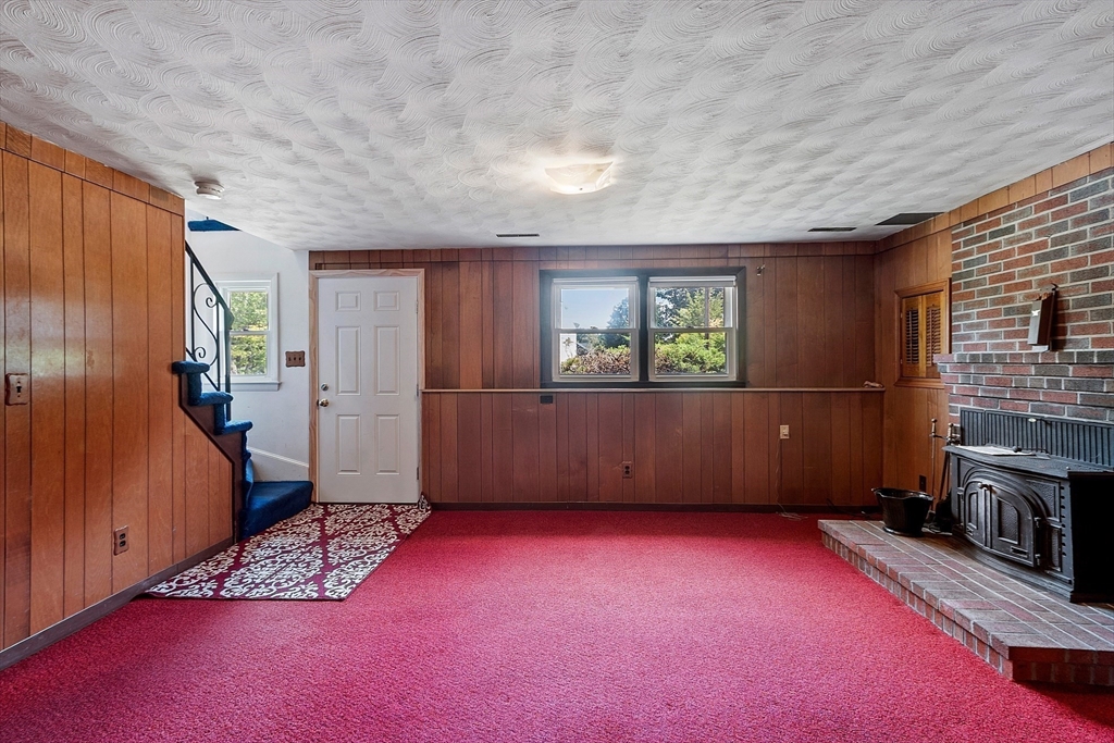 4 Whipple Rd