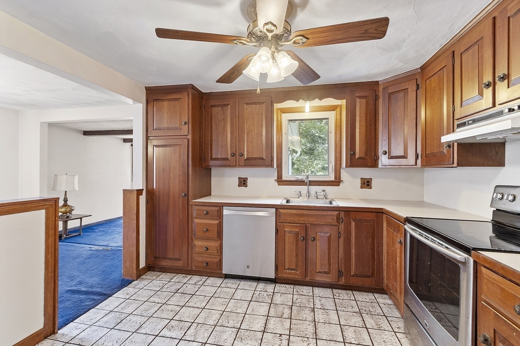 4 Whipple Rd
