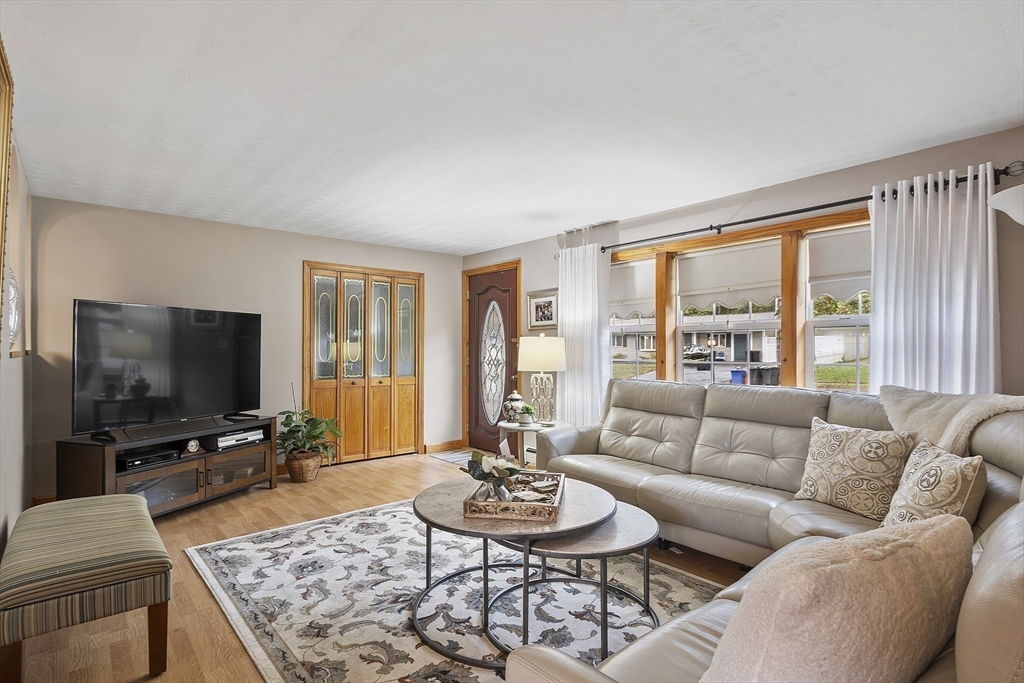 17 Trask Rd