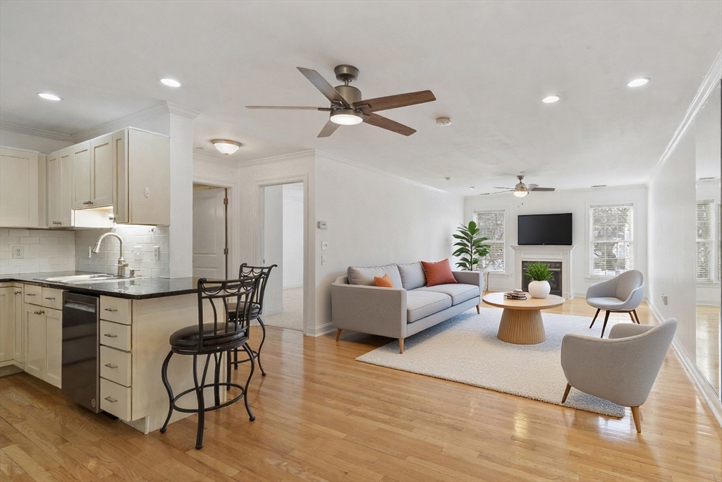 10 Crowninshield St # 303