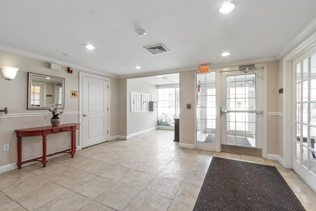 10 Crowninshield St # 303