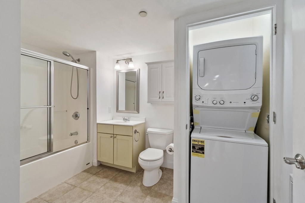 10 Crowninshield St # 303